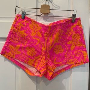 Lilly Pulitzer Short with Scallop size 6